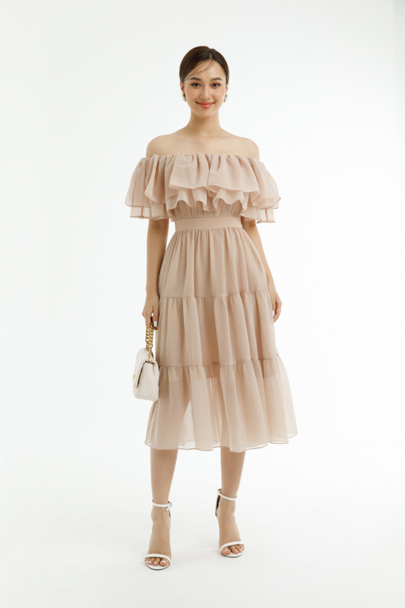 ĐẦM TRỄ VAI BÈO NHÚN