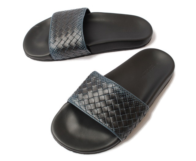 Bottega Veneta Sandals Men's BOTTEGA VENETA Slippers / Rubber Intrechart Denim / Black 498933 Christmas Gift Present