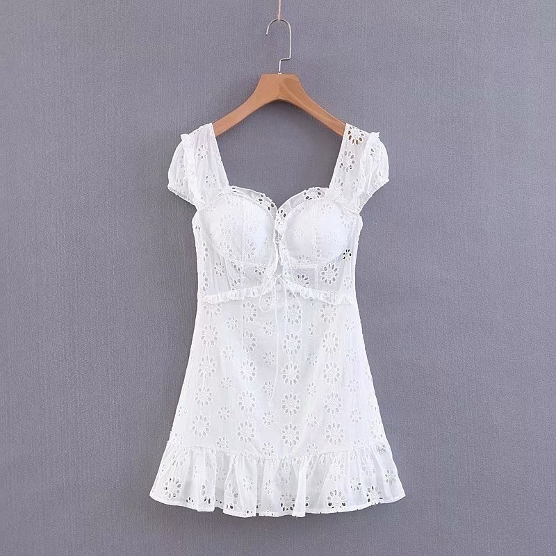 INS super fire Loritafa lace lace strap skinny pure color short sleeve low-chested holiday dress